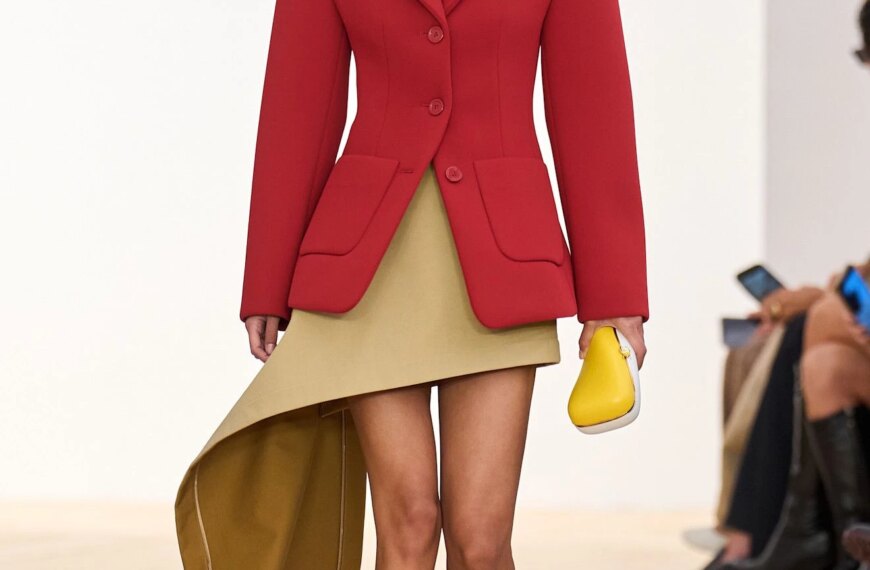 Несиметричні спідниці 2026: пік моди цієї весни