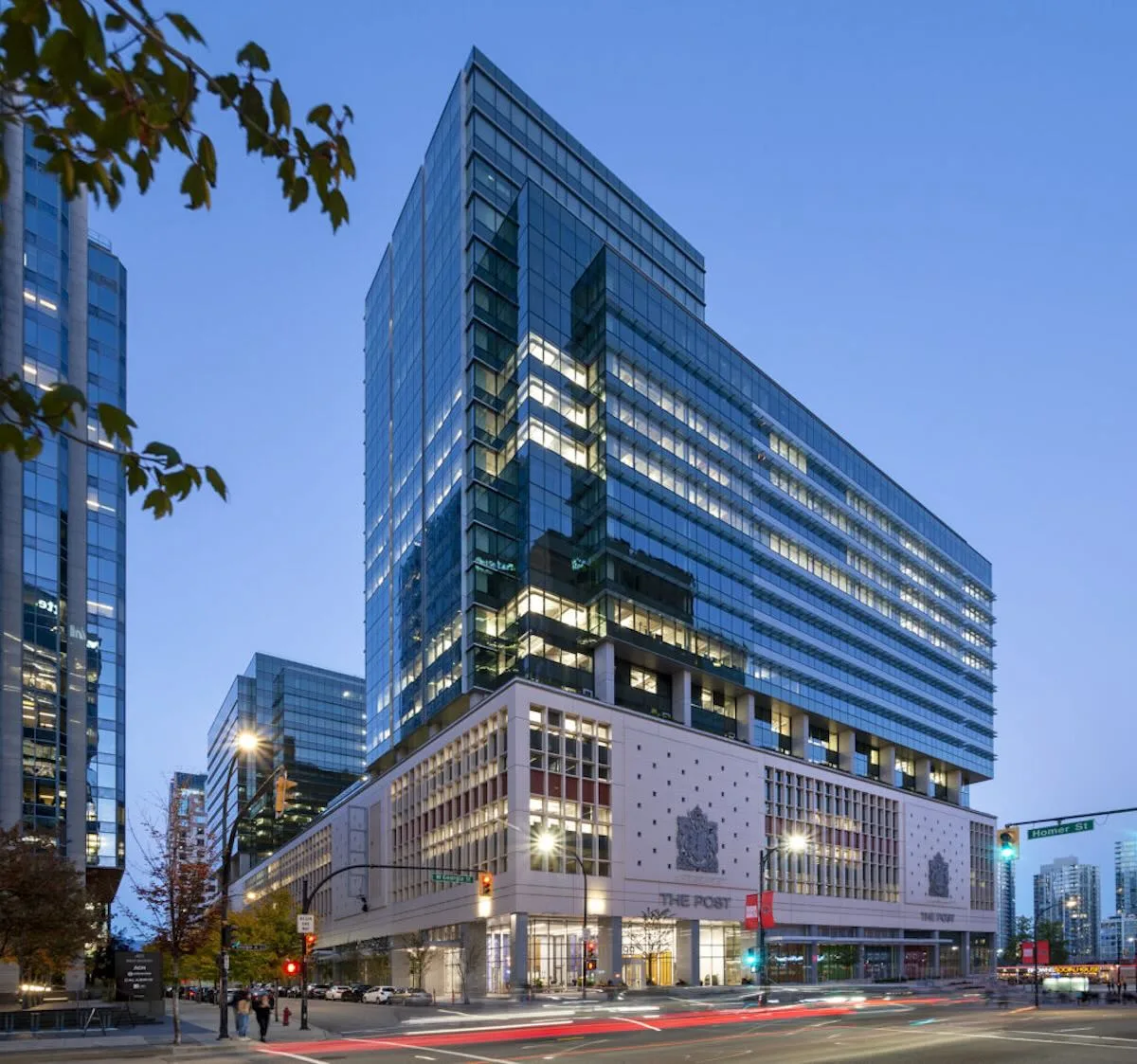 Будівля Пошти Канади у Ванкувері належить власнику Zara Амансіо Ортезі.