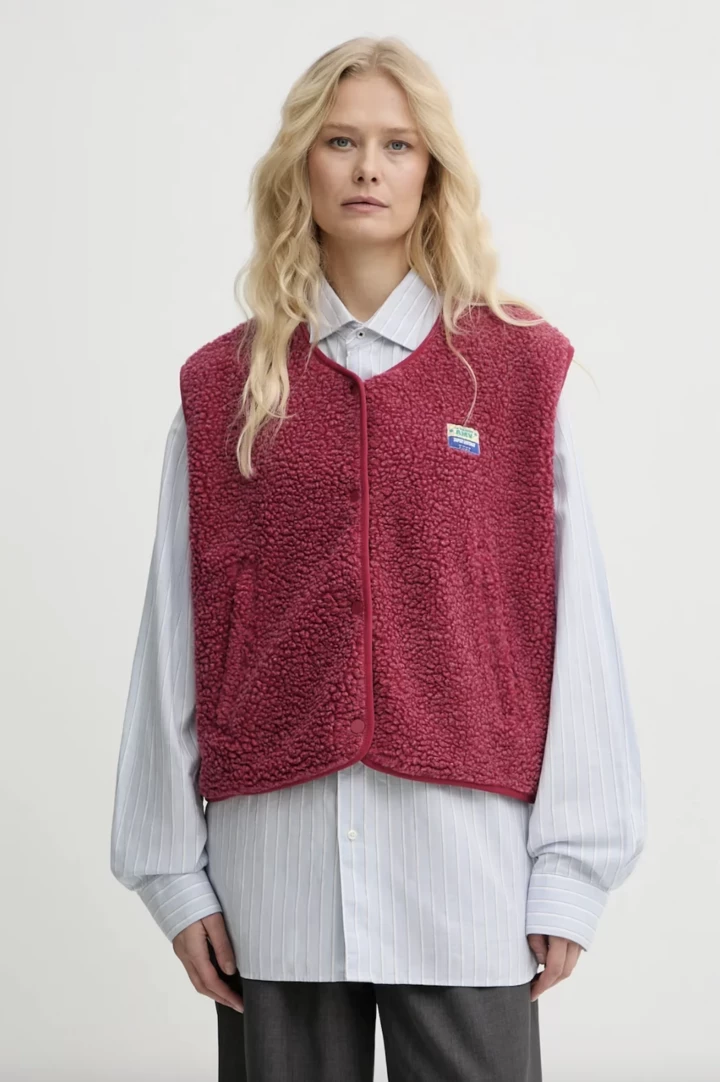 Жилет: актуальна заміна куртці-бомберу у весняних образах стильних дівчат
4