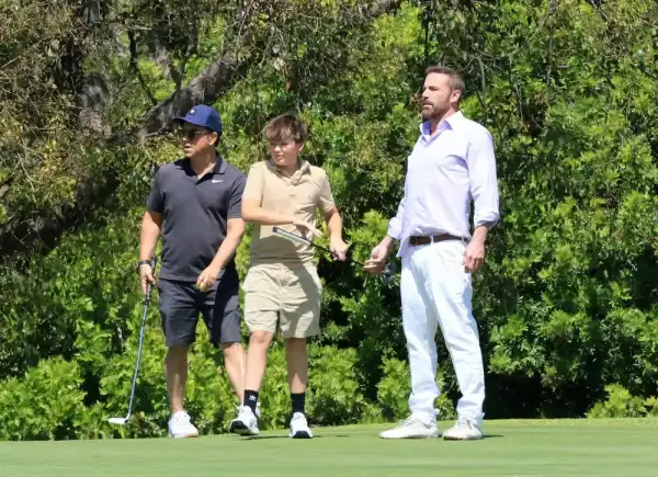 Бен Аффлек вирушив із сином на гольф