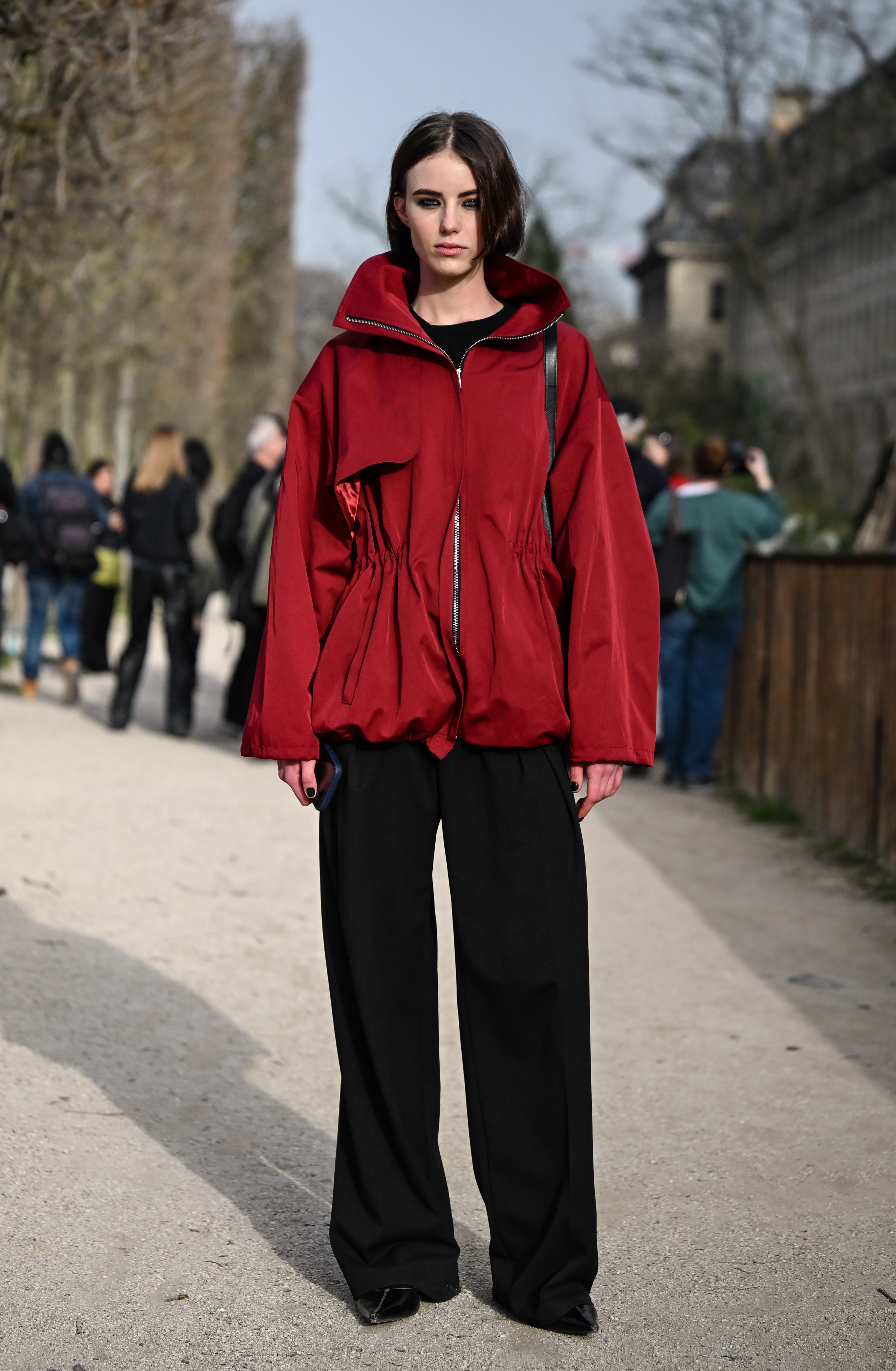 Багряна куртка: топ-вкладення у стиль 2026
0