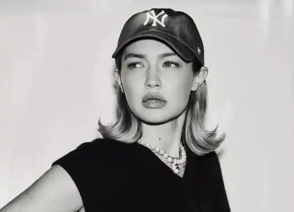 Джіджі Хадід вперше прокоментувала згадку свого імені у справі Епштейна.