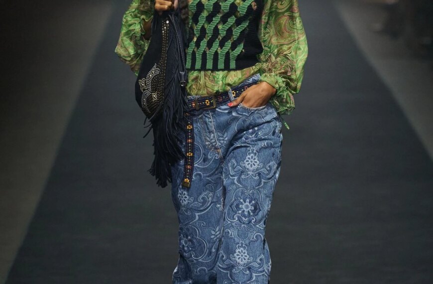 Квіткові штани: тренди весни 2026 та 4 стильні образи