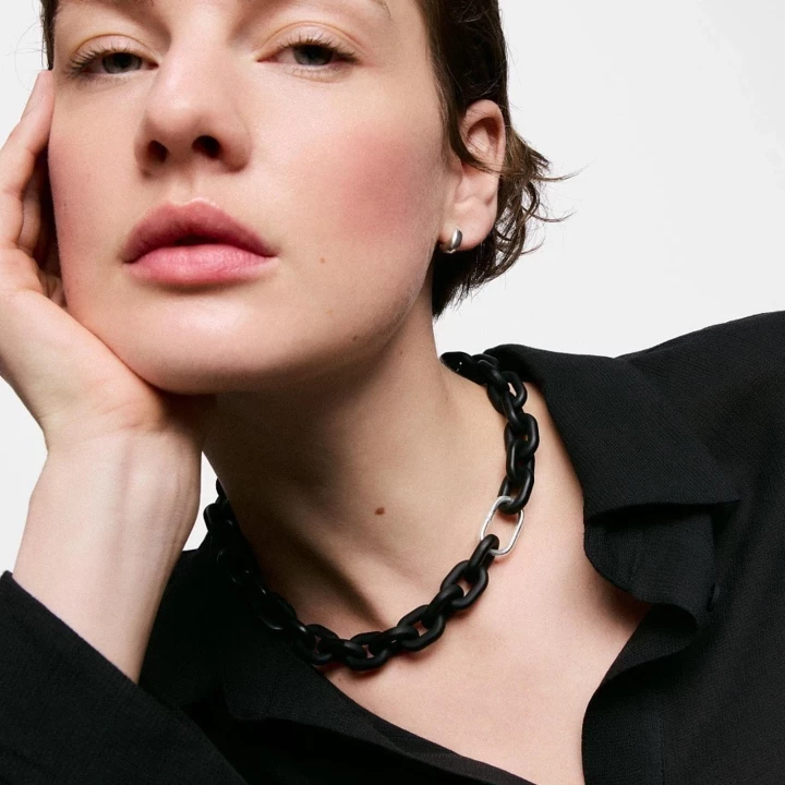 Чи об'ємні кольє - найтрендовіший аксесуар літа 2026?
5