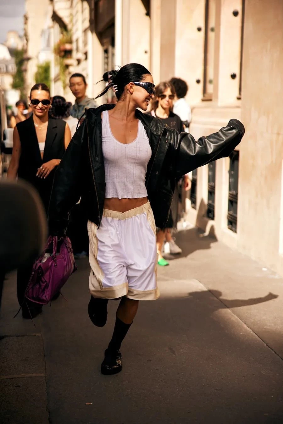 Топ-4 лаконічні ретро-сумочки в дусі 90-х для стильних дівчат у будь-яку пору року
12