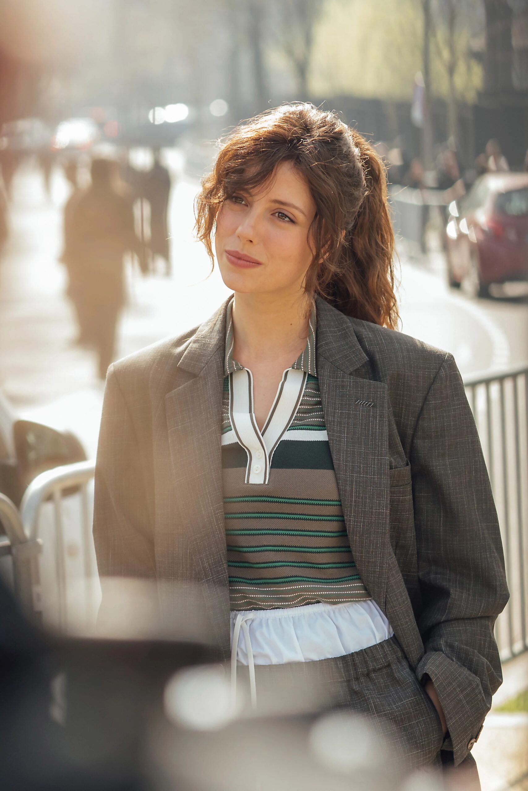 Сірий піджак: чудова заміна стандартному чорному блейзеру.