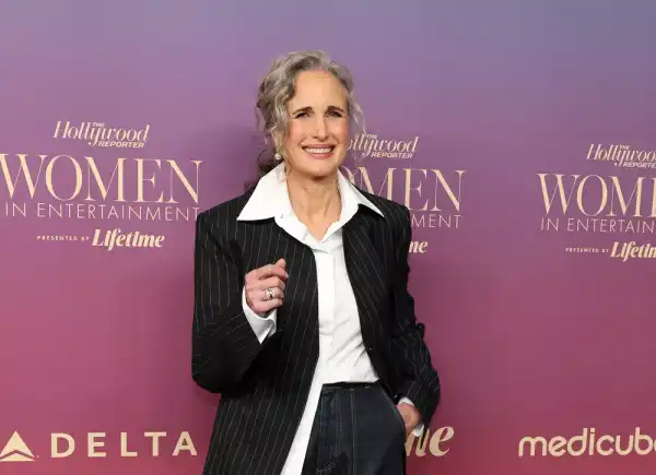 Рідкісний вихід: Енді Макдауелл у суворому образі на телешоу