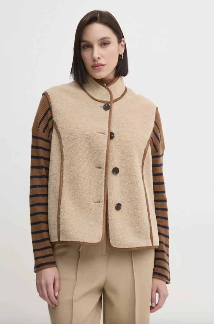 Жилет: актуальна заміна куртці-бомберу у весняних образах стильних дівчат
3