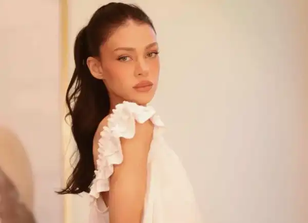 Нікола Пельтц провокує Вікторію Бекхем у соцмережах