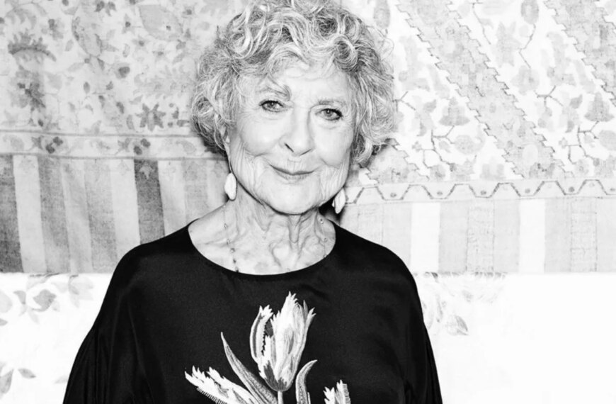 Померла Джоан Берштейн. Британській легенді моди виповнилося 100 років.