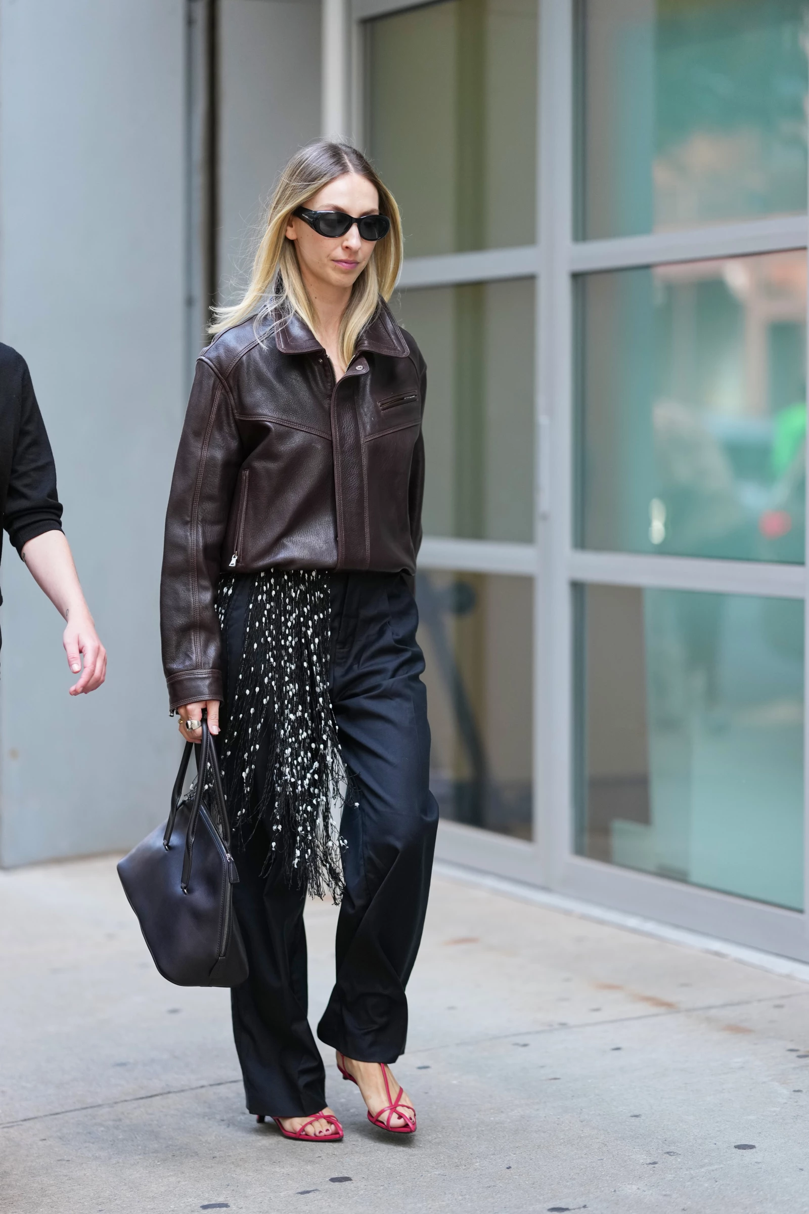 Трендовий комфорт 2026: альтернатива джинсам.
5