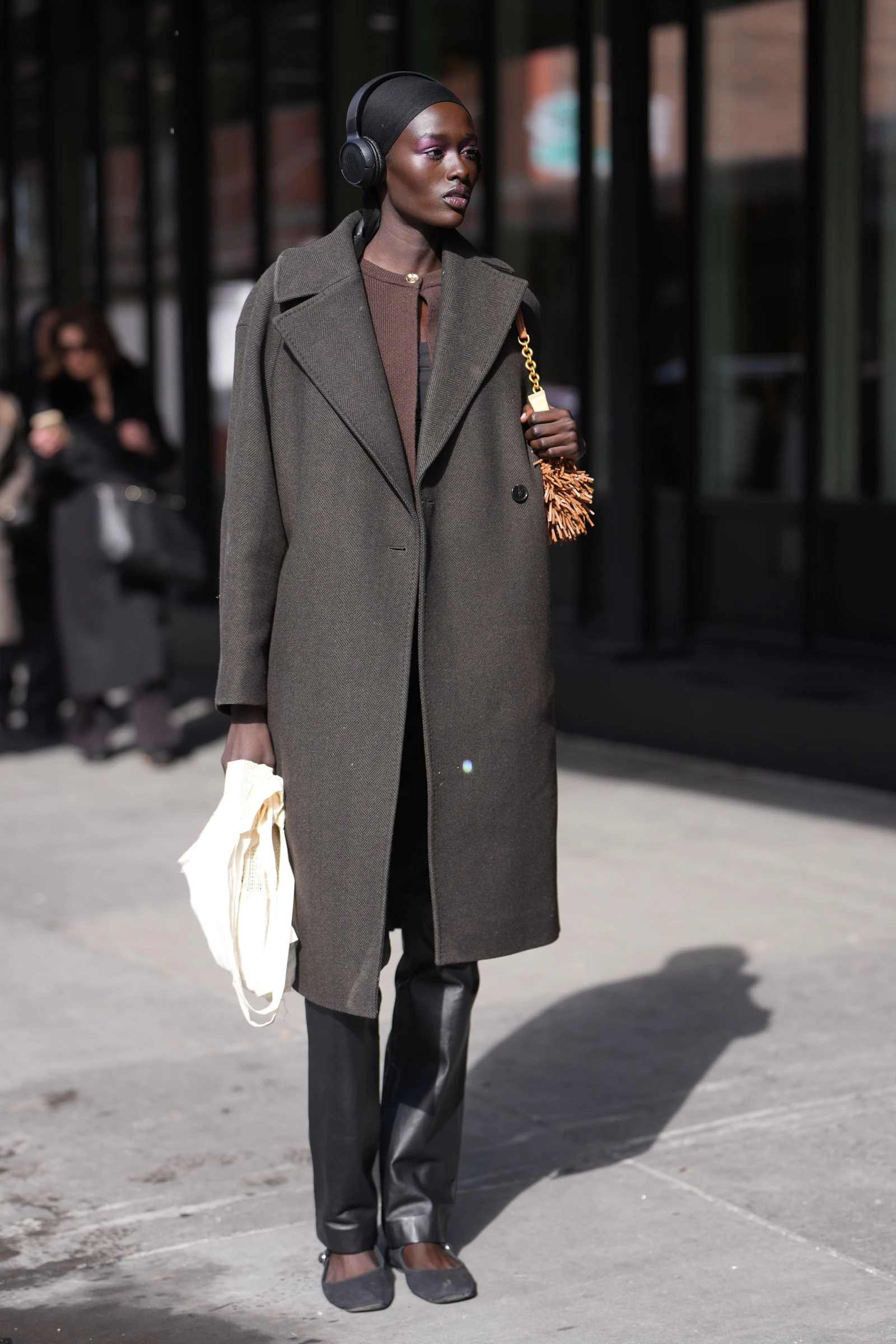 Балетки та прямі штани: пік моди 2026. П'ять вартих уваги луків.
5