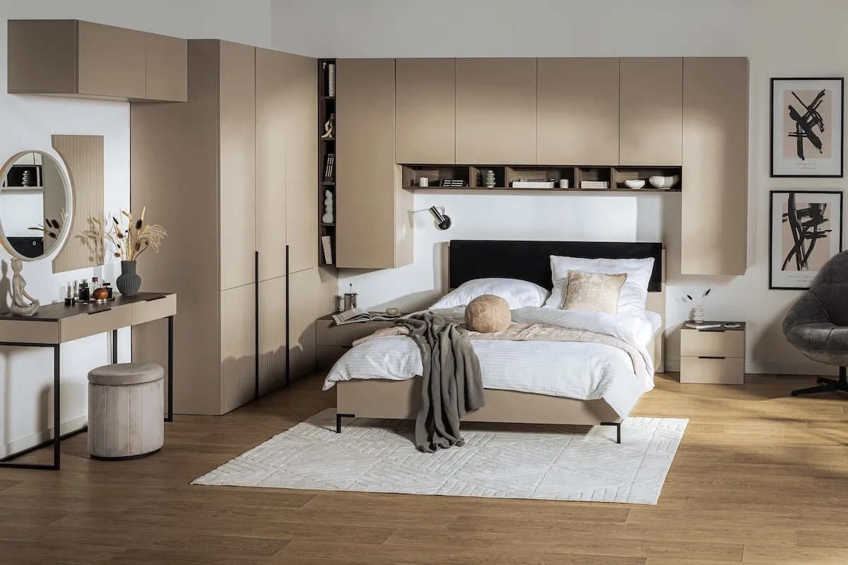 Інтер'єр квартири - спальня з системами зберігання від Agata.
