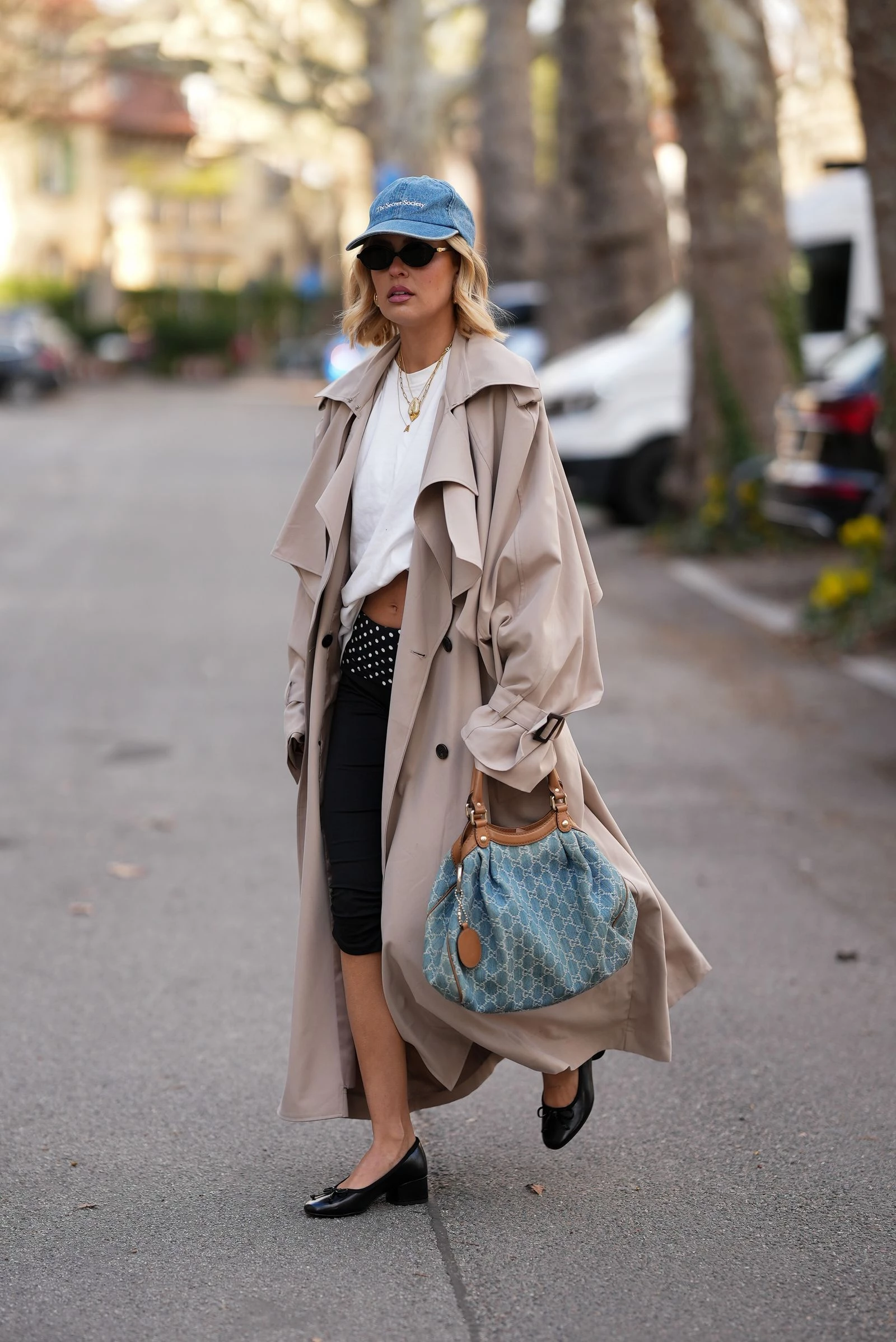 5 актуальних моделей штанів для поєднання з балетками весною 2026
3