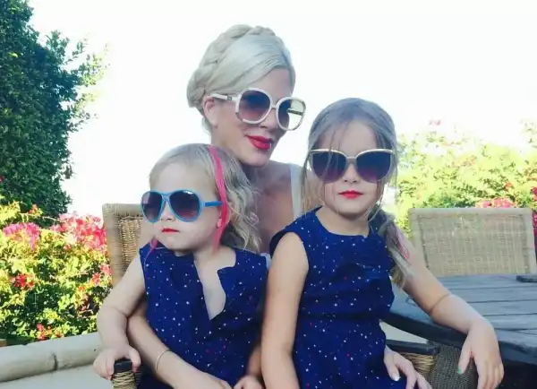 Торі Спеллінг та її четверо дітей потрапили у страшну аварію…