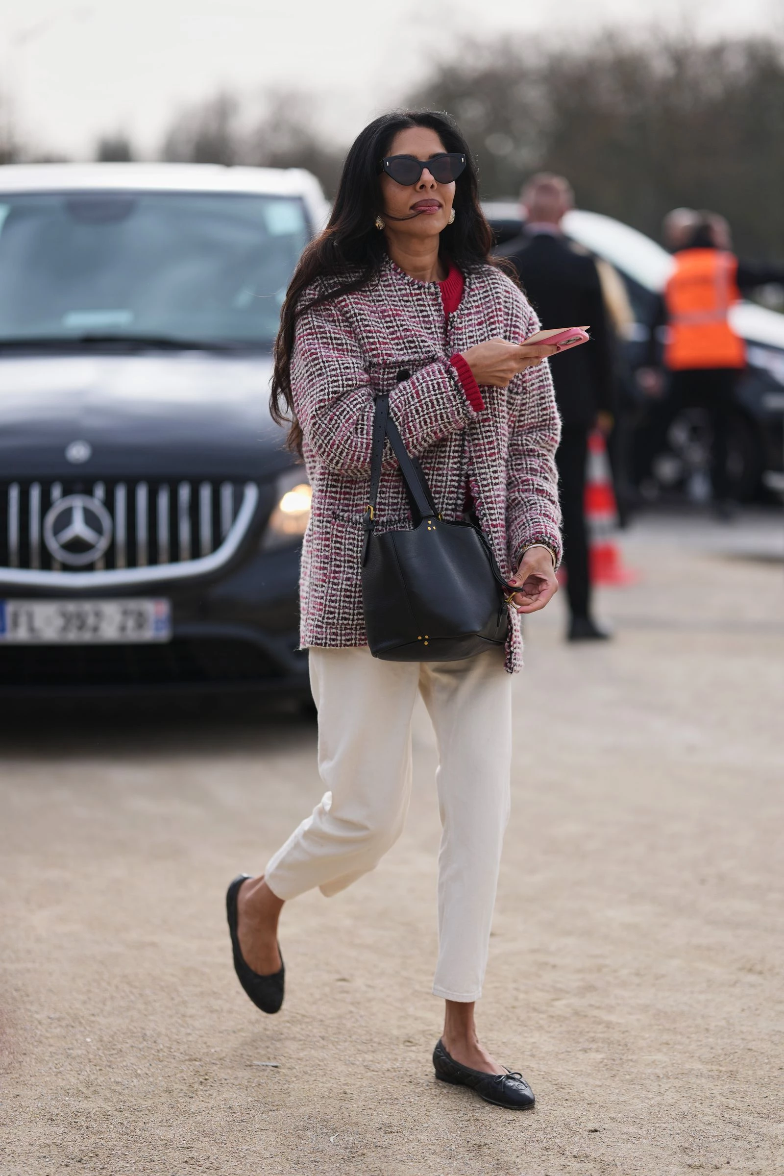 5 актуальних моделей штанів для поєднання з балетками весною 2026
4