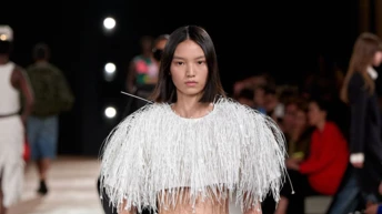 Оперення знову в моді: головна тенденція сезону весна-літо 2026, яку обожнюють стильні&hellip;