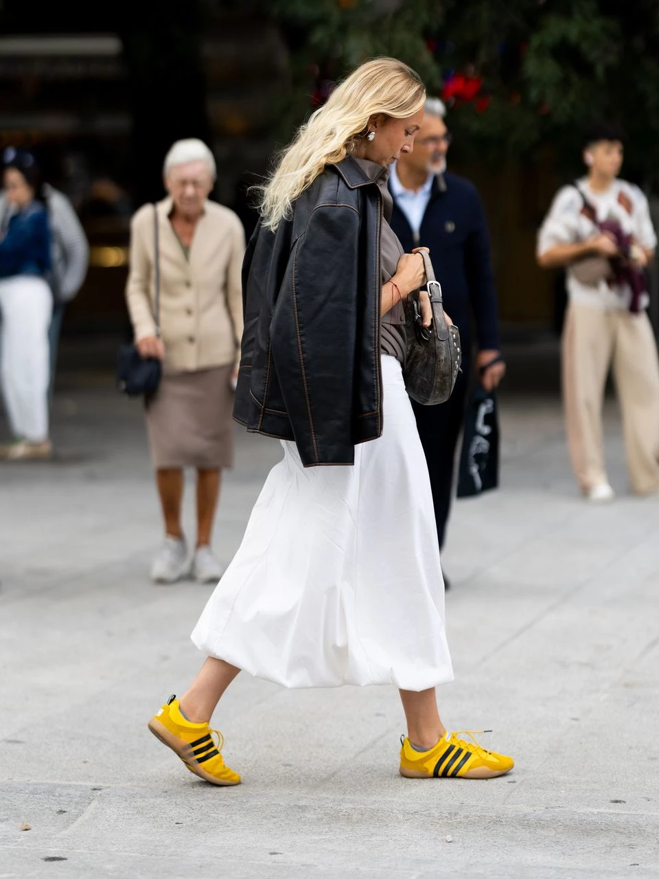 Трендові відтінки снікерів весна-літо 2026