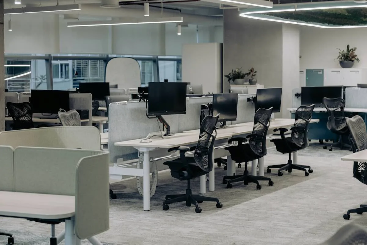 8 травня 2026 року вихідний?