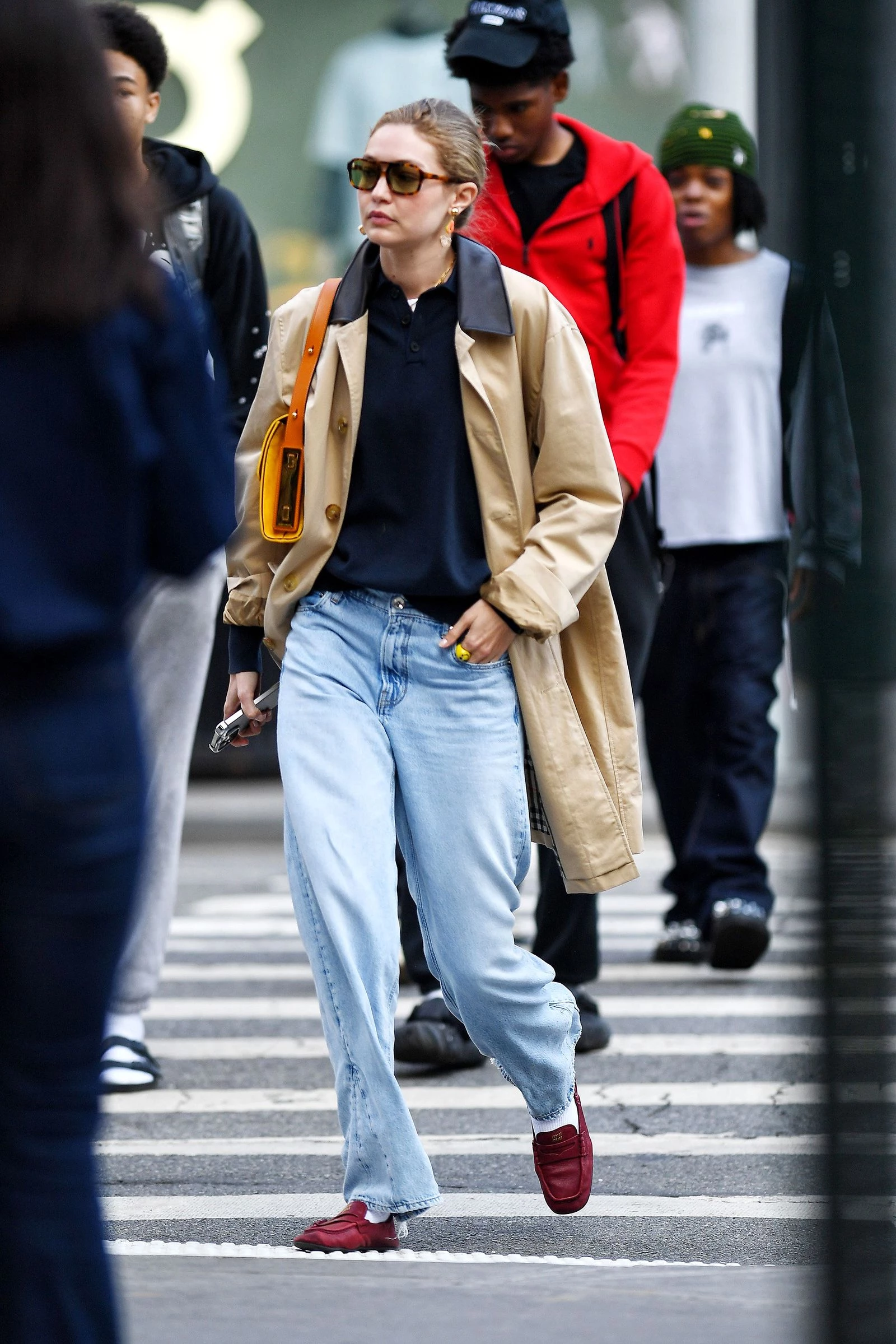 Джіджі Гадід розкрила топовий весняний лук 2026: взуття, що задає тренди