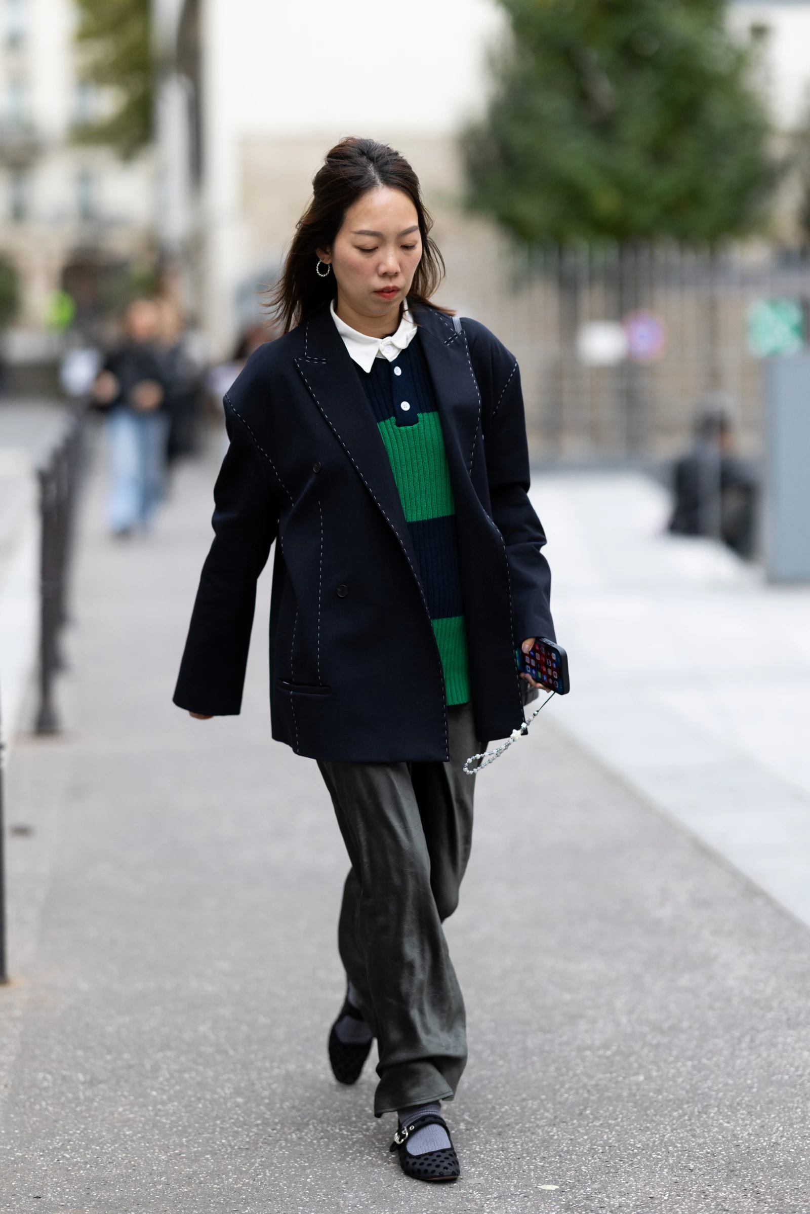 Балетки та шкарпетки: модний писк весни 2026, стильні поради.
2