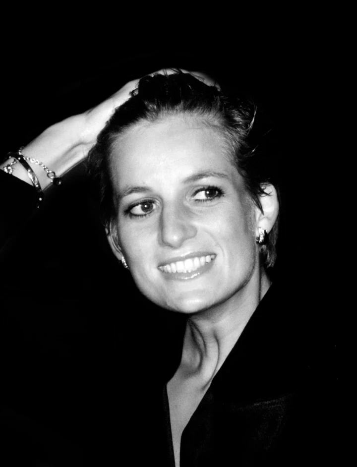 Сем Макнайт: Шлях славетного перукаря, автора іміджу принцеси Діани
1