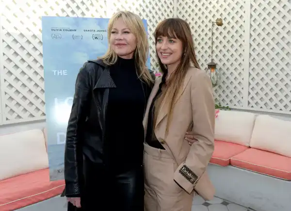 Мати Дакоти Джонсон Мелані Гріффіт вперше висловилася про її новий&hellip;