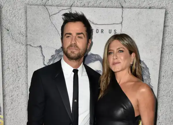 Як Дженніфер Еністон відреагувала на батьківство колишнього чоловіка Джастіна Теру