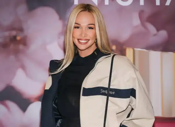 Світлана Абрамова, Вікторія Лопирьова та інші селебріті на парфумерній презентації у Москві