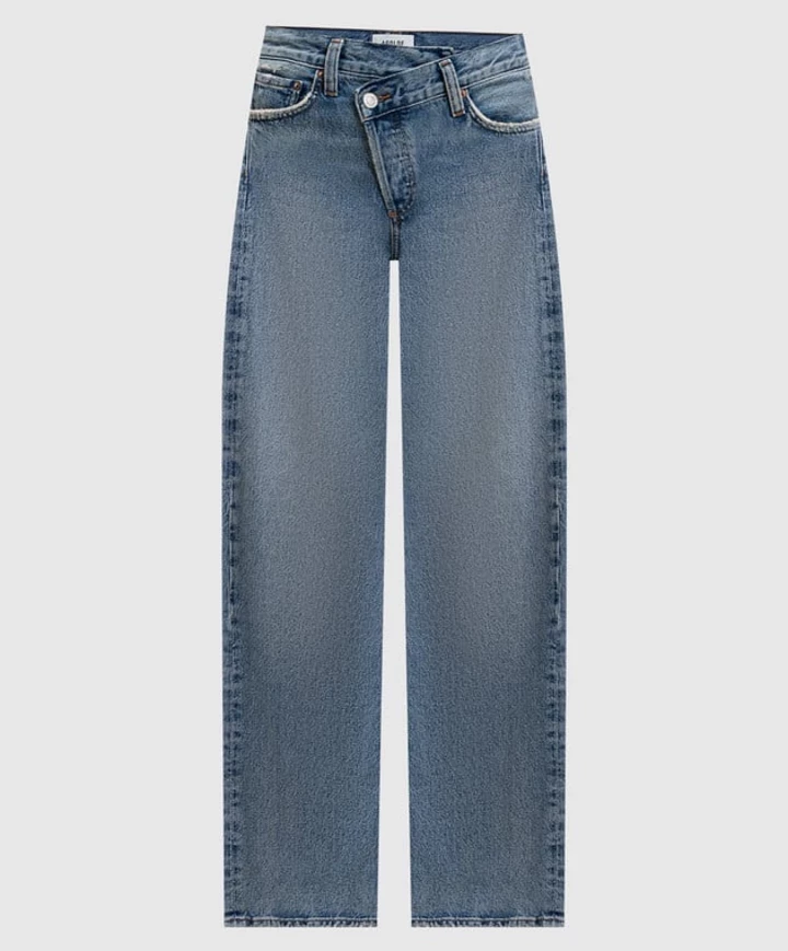 Ці джинси – must-have кожної стильної людини.
5