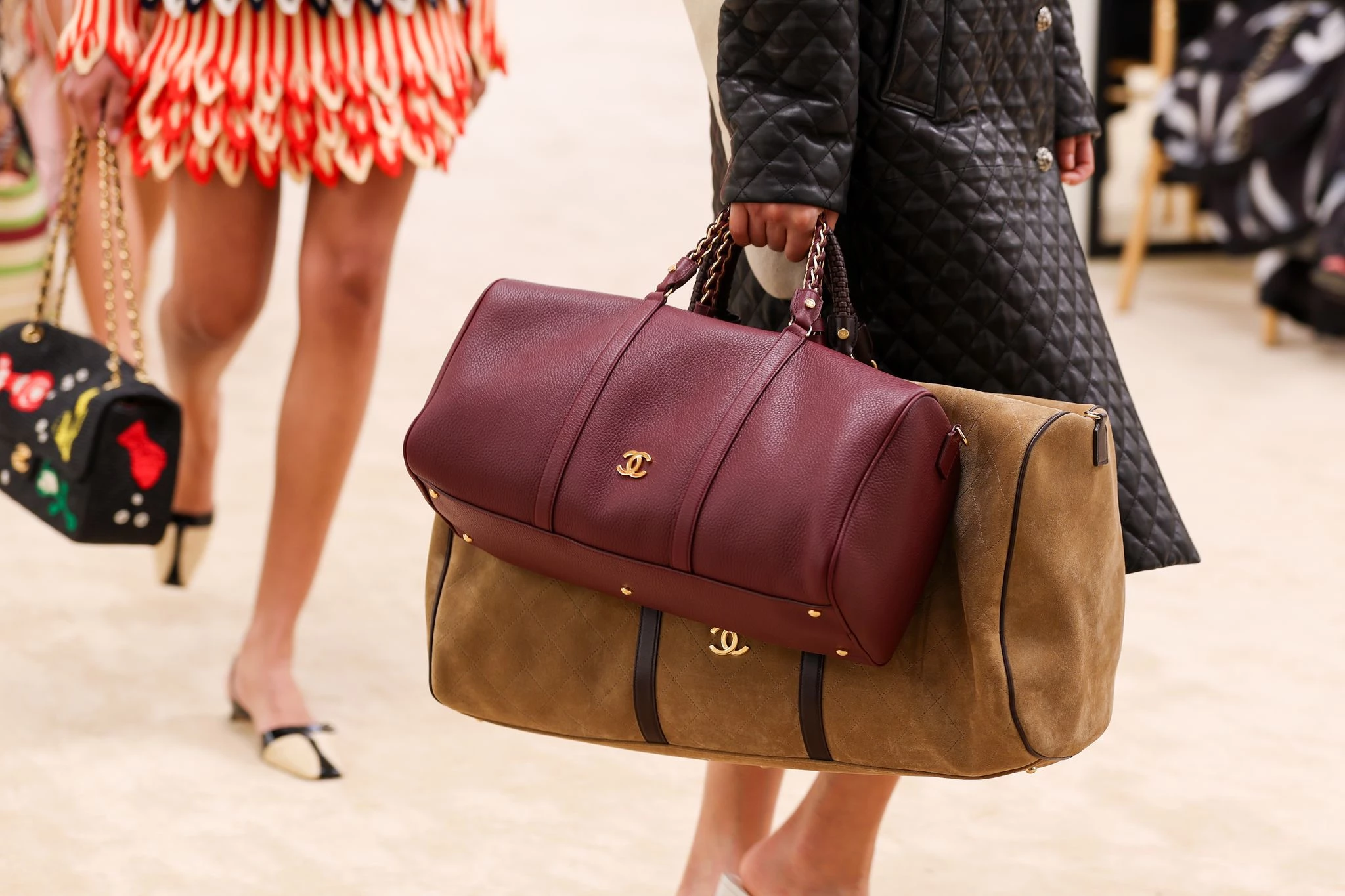 22 сумки з нової колекції Chanel, що ідеально підійдуть для відпустки.
20
