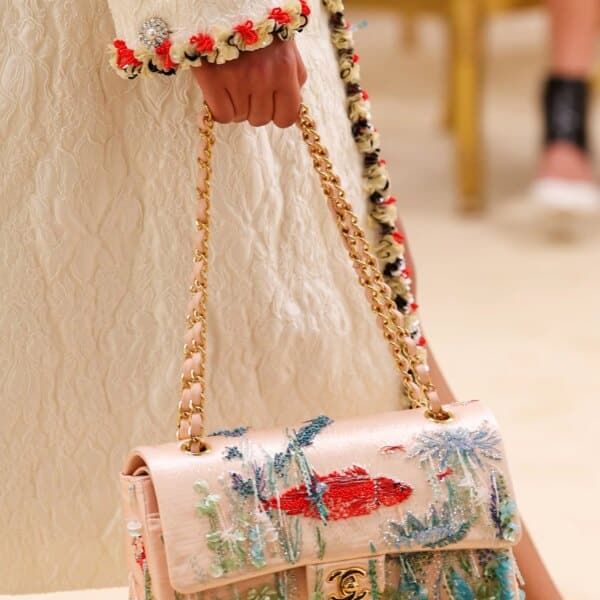 22 сумки з нової колекції Chanel, що ідеально підійдуть для відпустки.