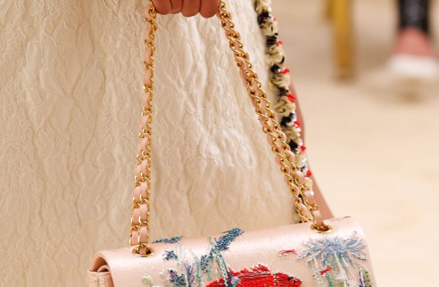 22 сумки з нової колекції Chanel, що ідеально підійдуть для відпустки.
