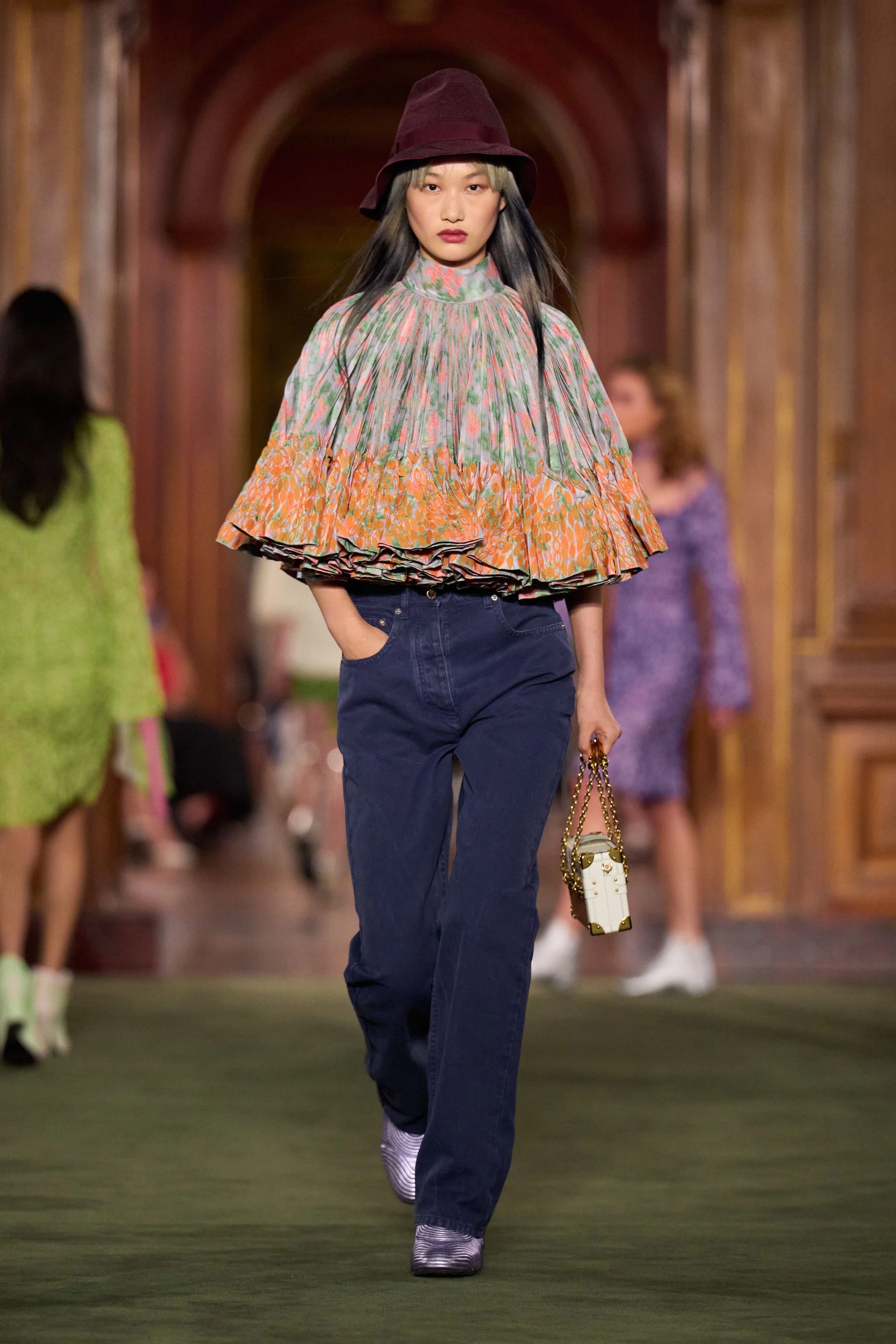 Louis Vuitton Круїз 2027: ключове про свіжу лінійку
5