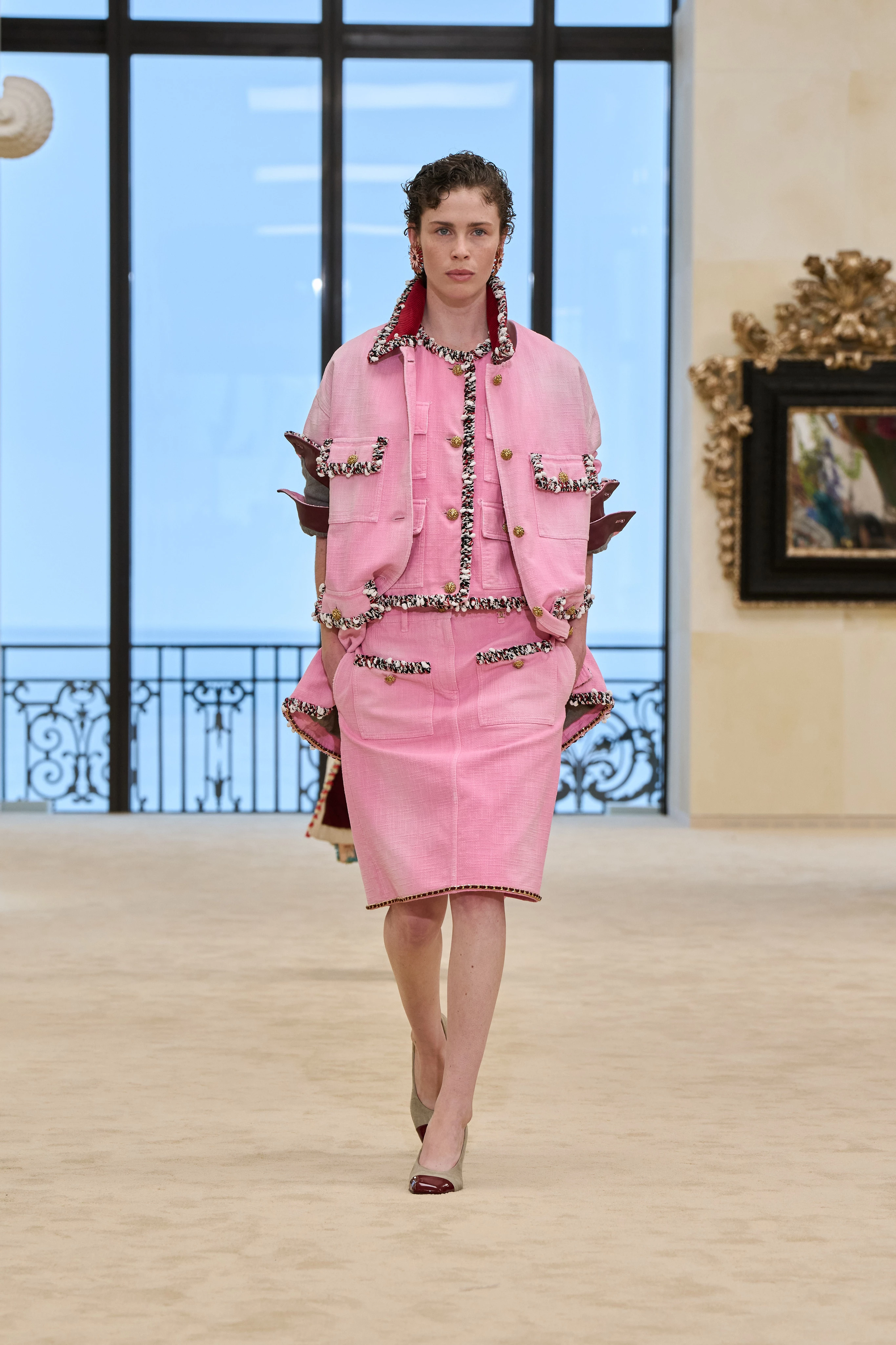 Тріумфальне відродження: Chanel представили свіжу круїзну лінійку в Біарріц.
3