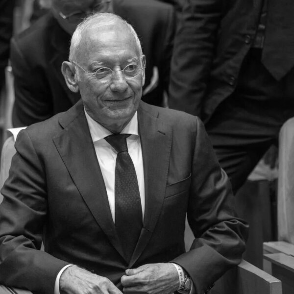 Раптовий поворот у смерті засновника імперії одягу. Поліція заарештувала його&hellip;