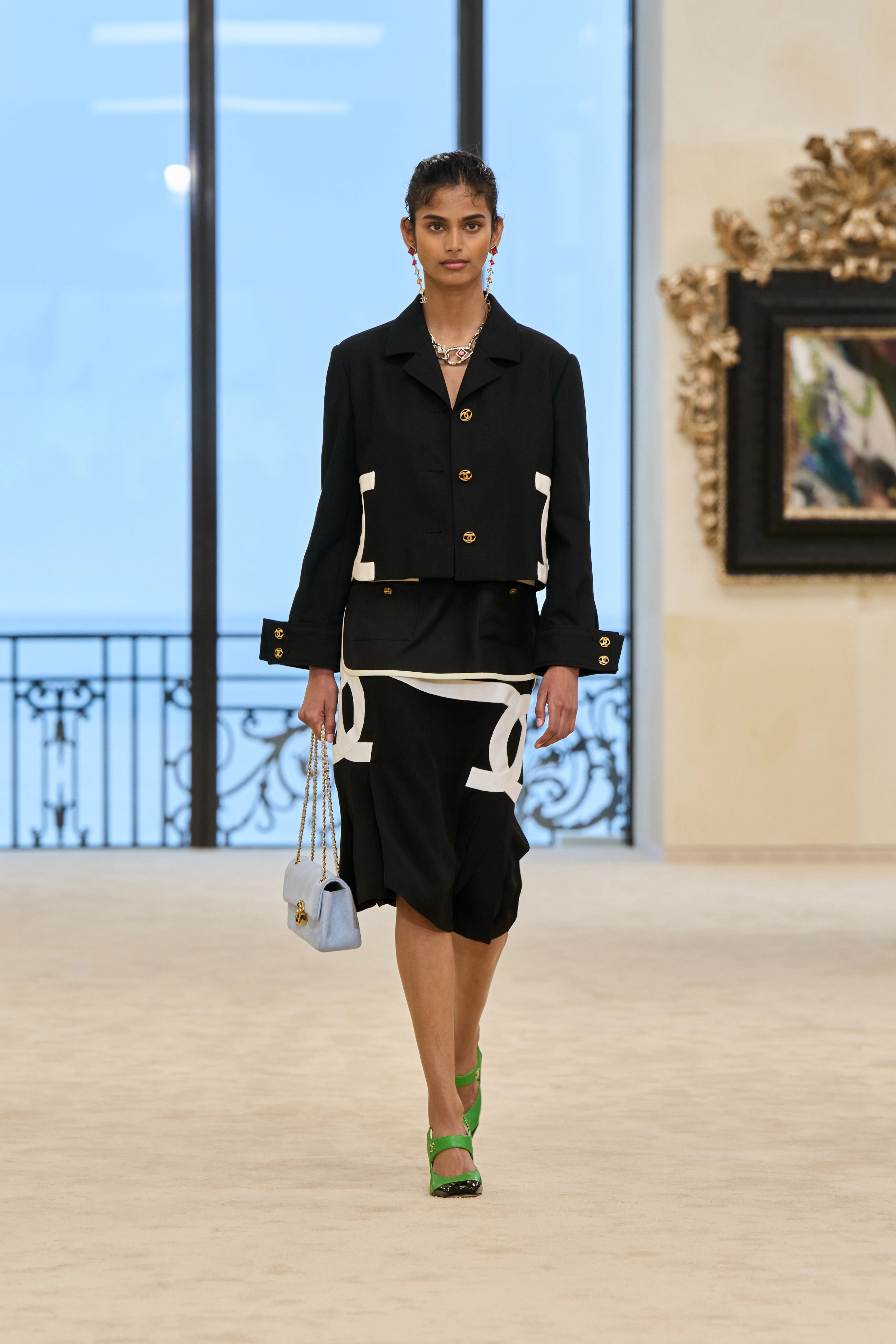 Тріумфальне відродження: Chanel представили свіжу круїзну лінійку в Біарріц.
2