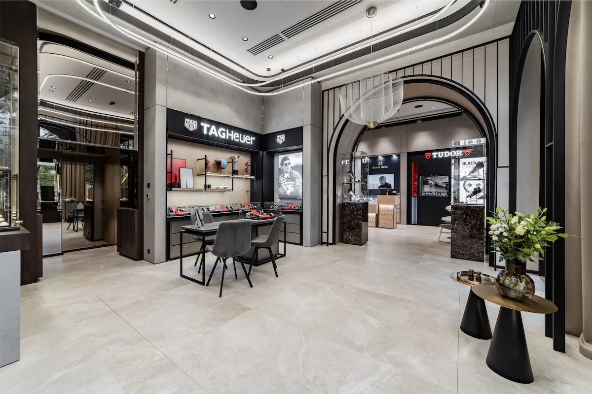 Шоурум W.KRUK з брендом TAG Heuer на площі Трьох Кшижи – новий простір розкішних годинників у Варшаві