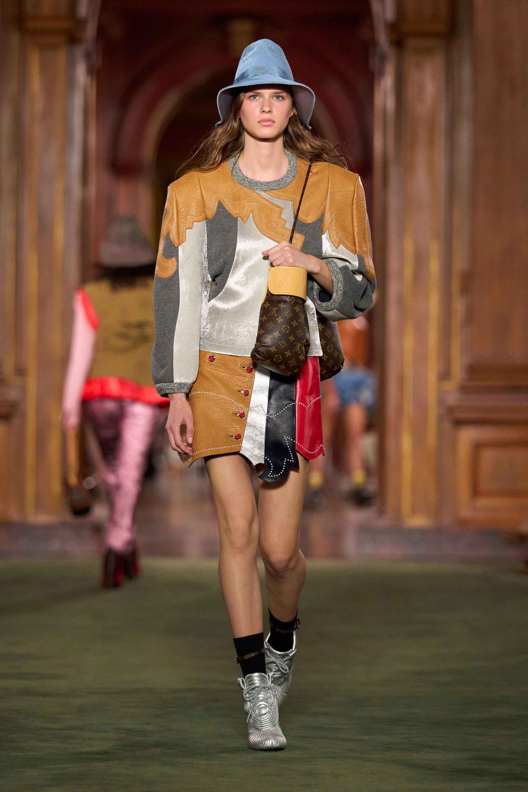 Louis Vuitton Круїз 2027: ключове про свіжу лінійку
3