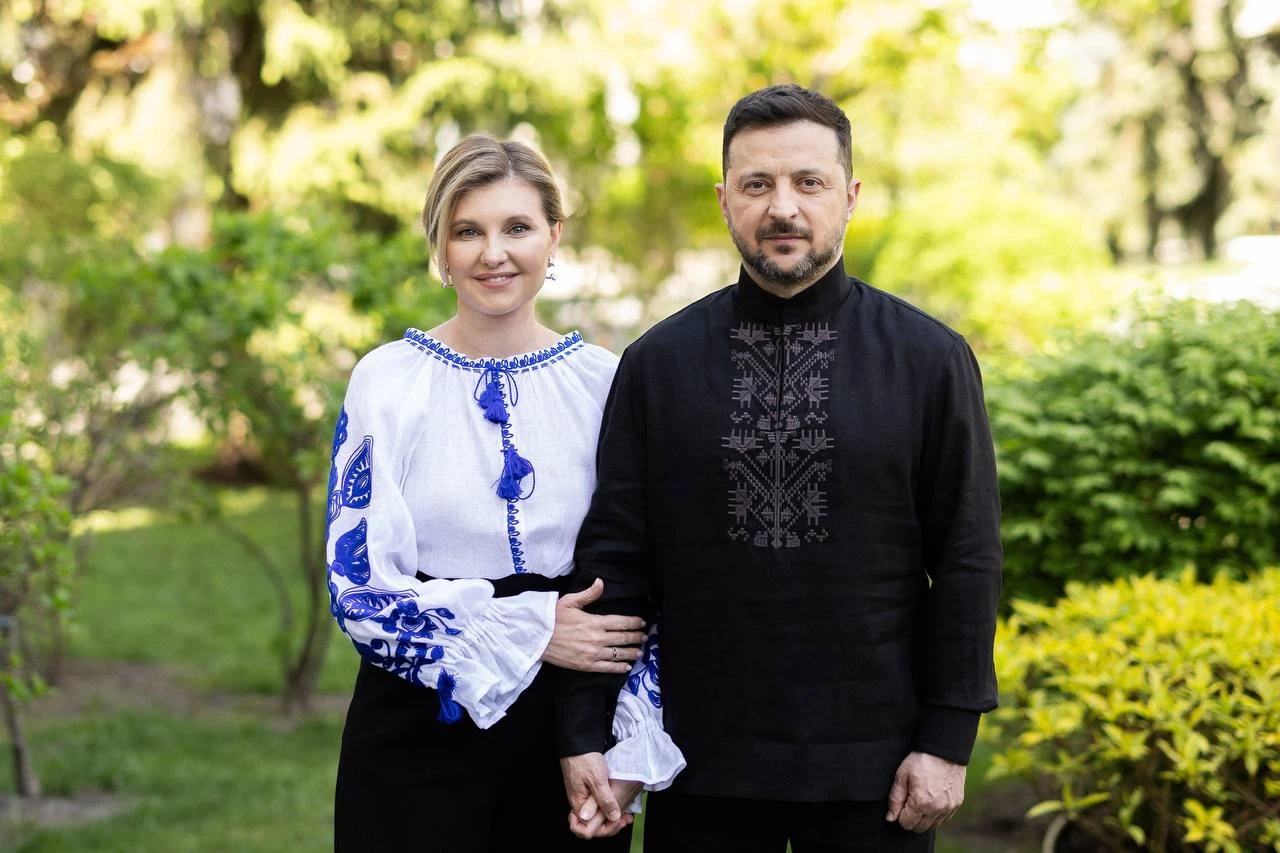 Володимир та Олена Зеленські приєдналися до привітань українців з Днем вишиванки.
0