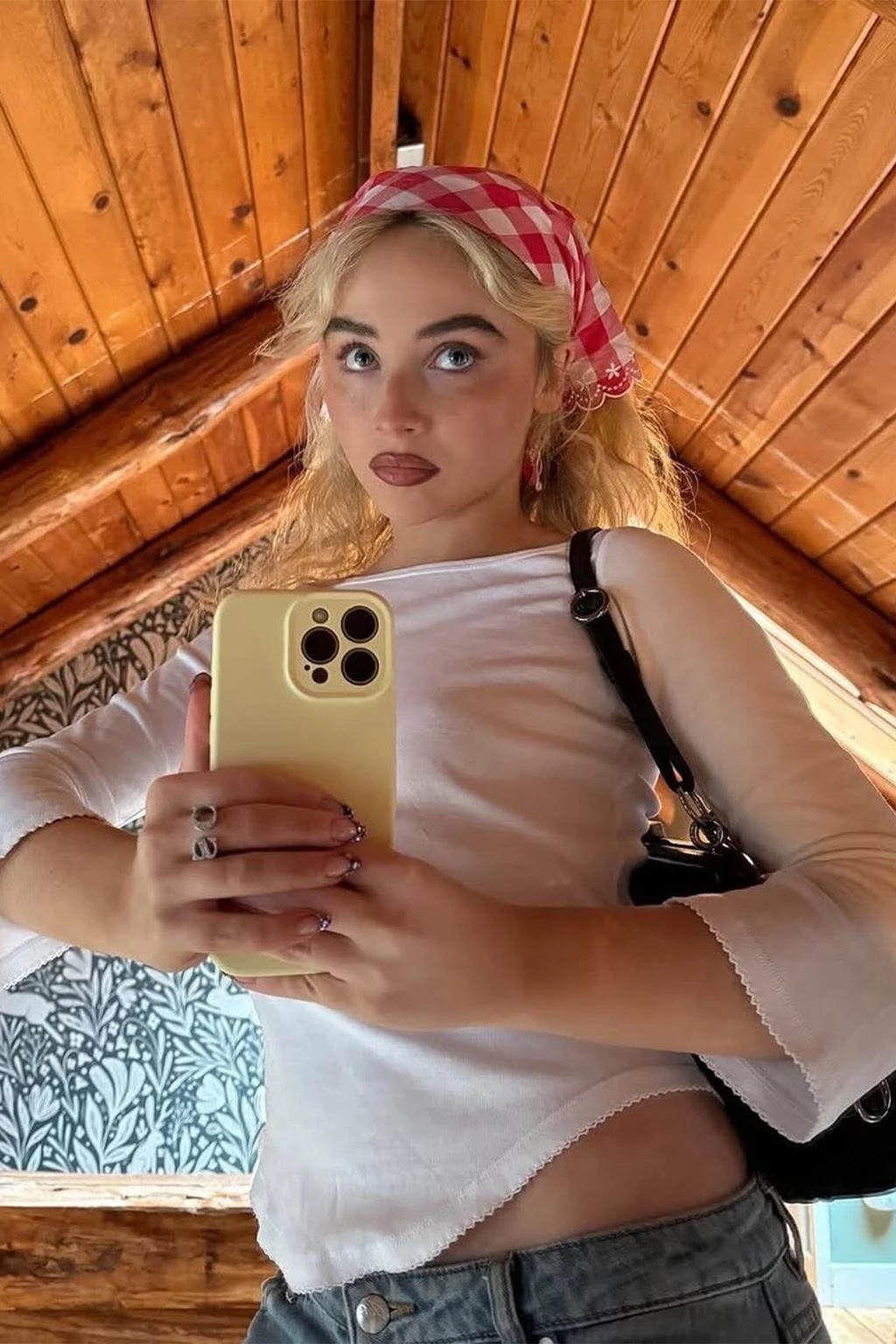 Фото: @sabrinacarpenter1