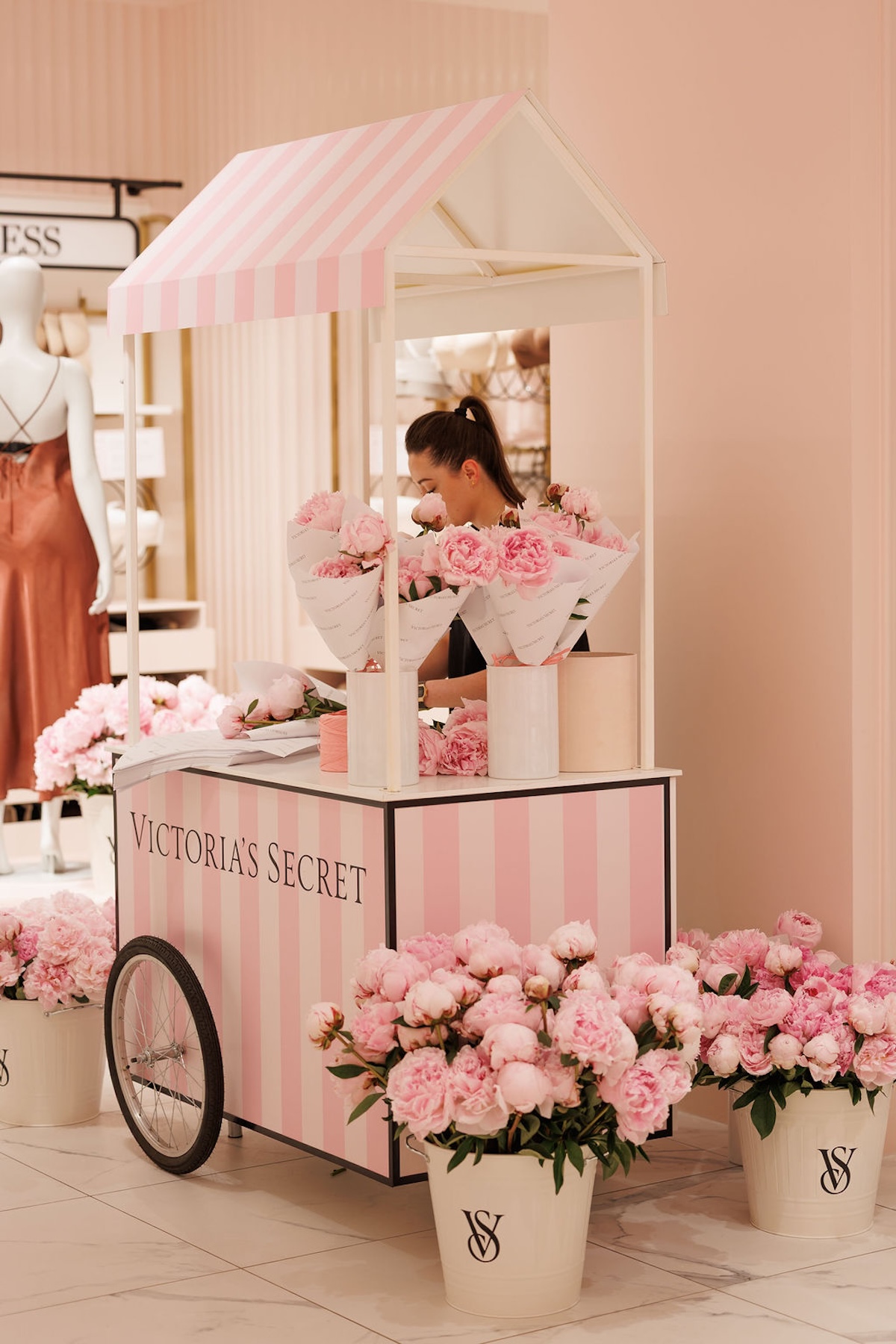 Інтер'єр нового магазину Victoria's Secret у Варшаві на Золотих Терасах.