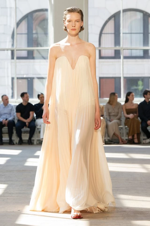 GoRunway.com 9