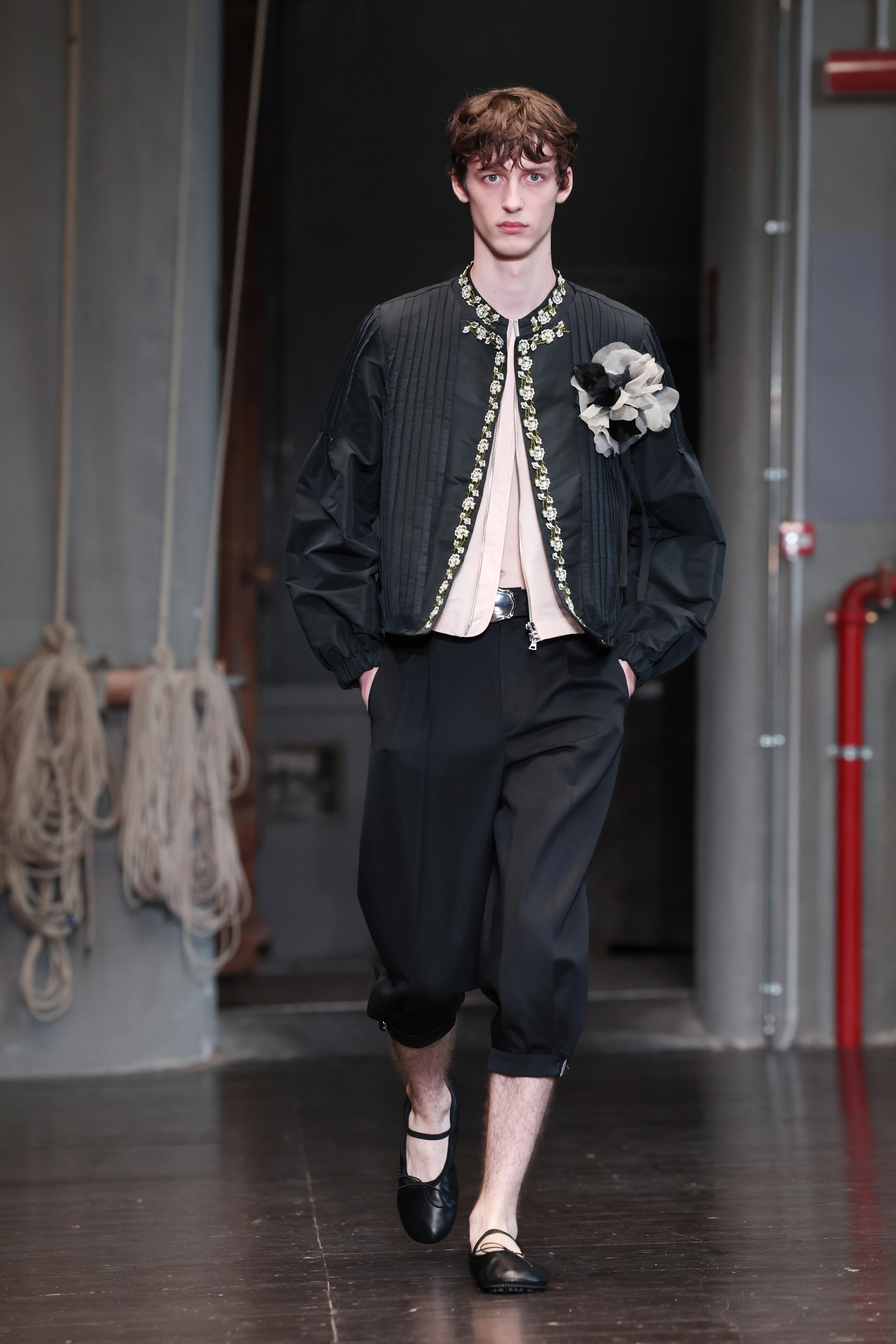 Simone Rocha представила свій перший чоловічий одяг.7