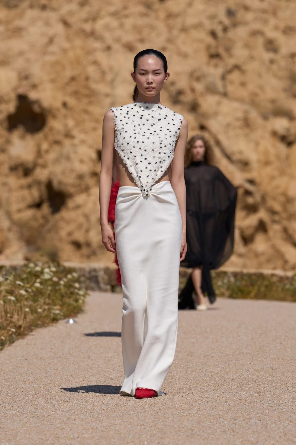 Jacquemus представив найефектнішу колекцію літа 2027, яка пробуджує бажання негайно вирушити на відпочинок.5