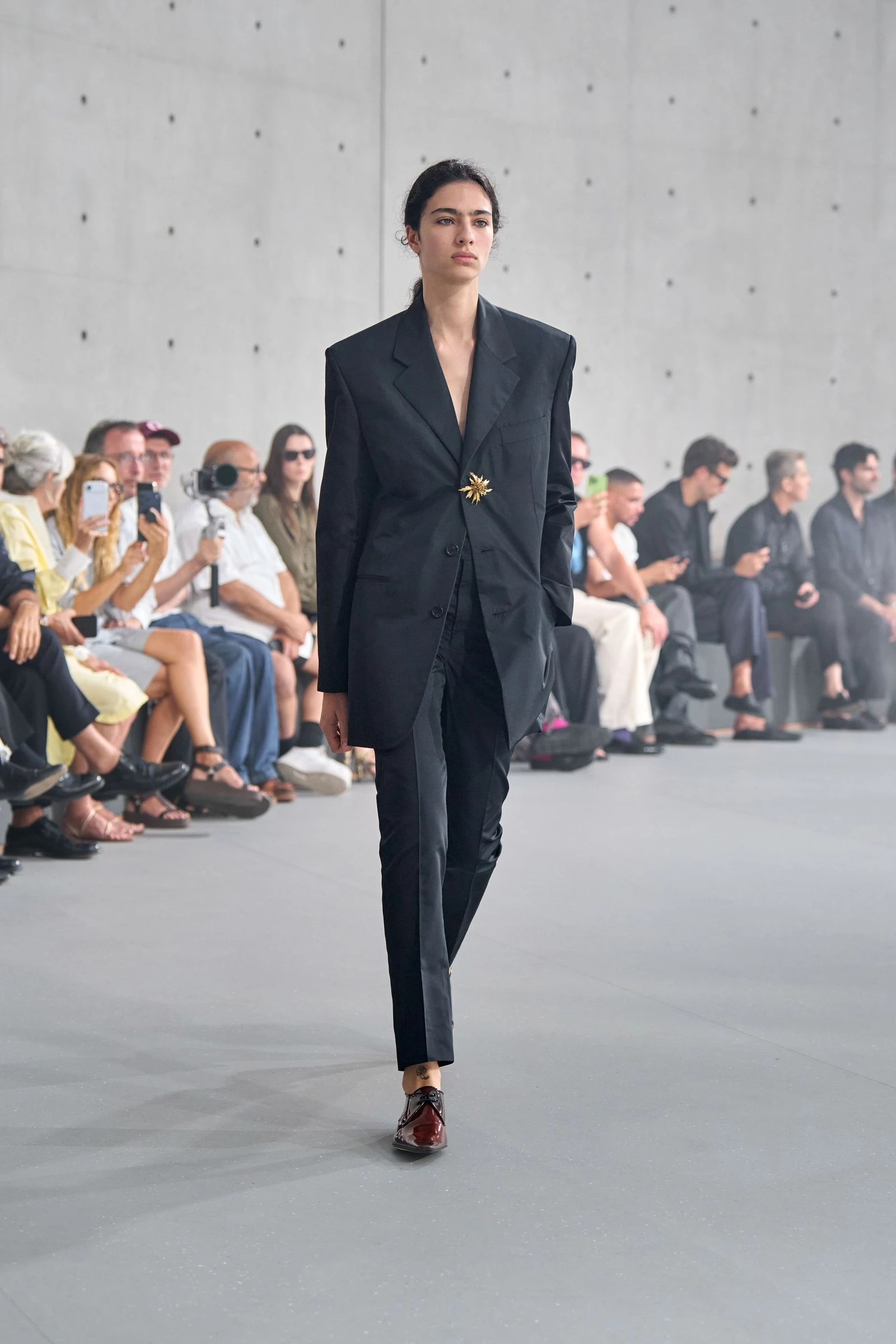 Saint Laurent повернув вишуканий літній стиль — і додав до нього зухвалості2