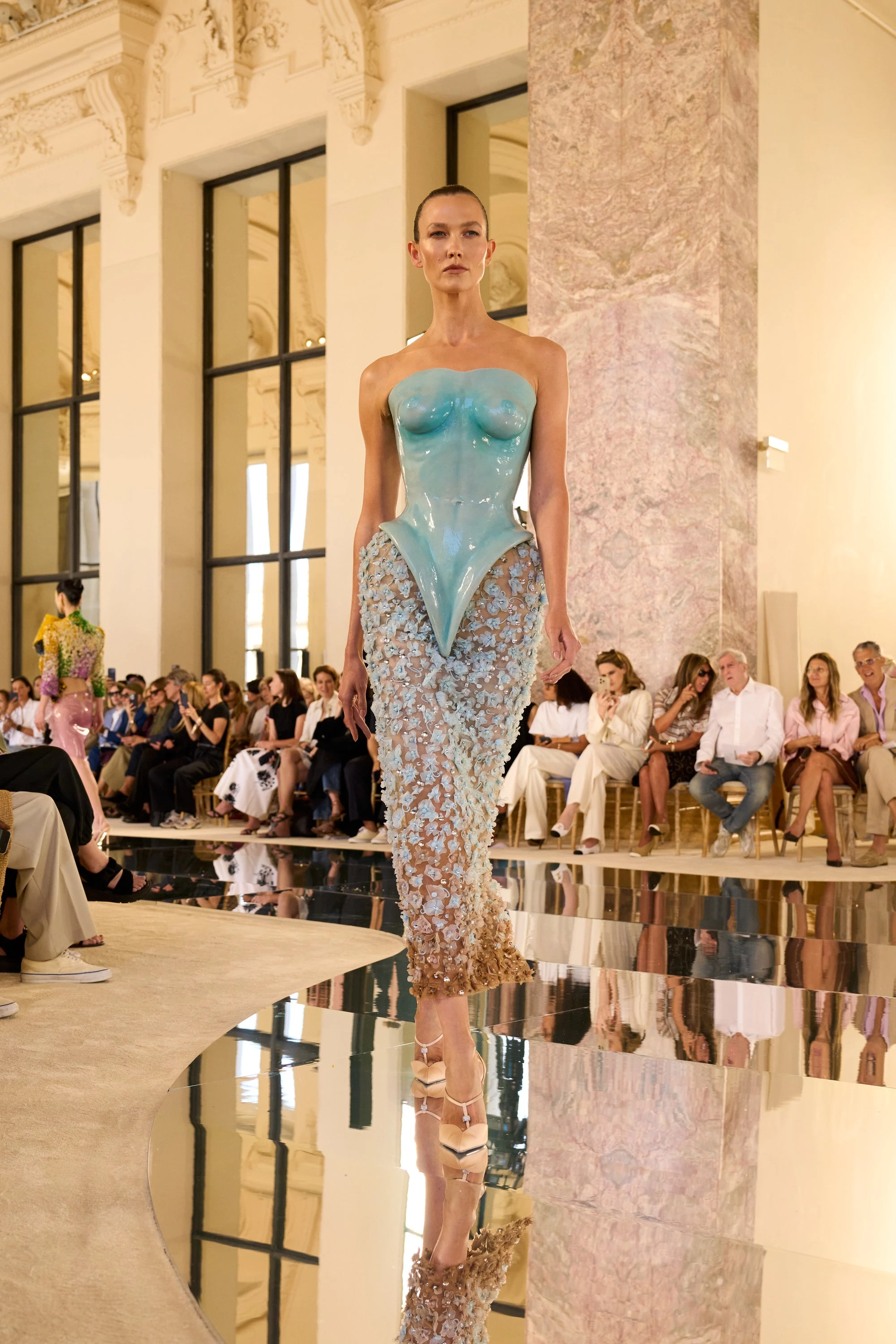 Нова добірка Schiaparelli змішує елементи моди й мистецтва.15
