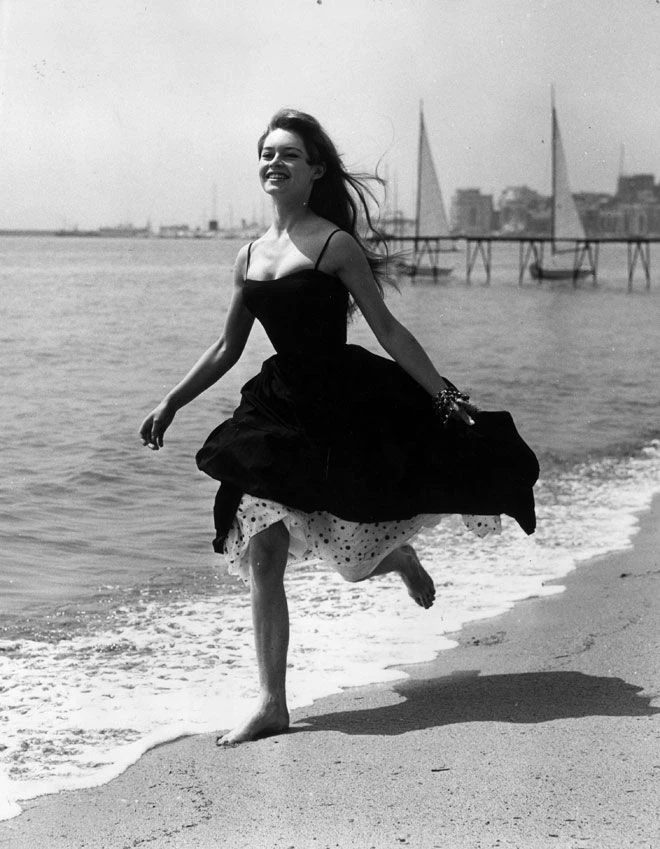 18 фотографій юної Бріжит Бардо, які спонукають до подорожі5