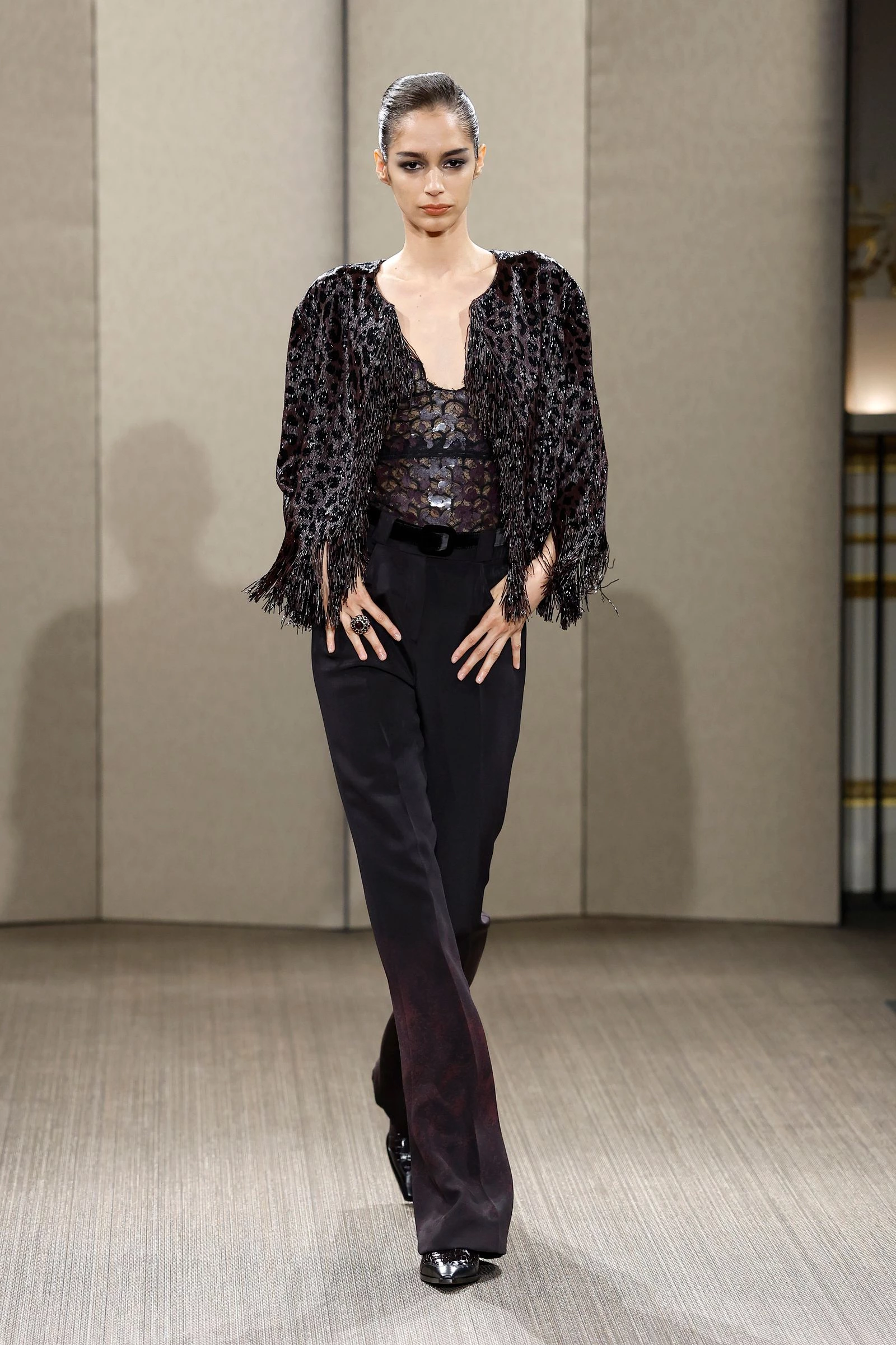 Нова колекція Armani Privé зачаровує вишуканою елегантністю з першого погляду1