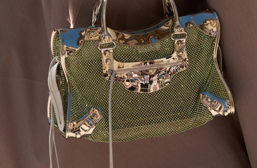 Легендарна сумка Balenciaga з 2000-х років знову в тренді – тепер представлена…